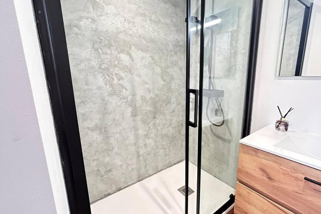 Elegant*epoxy*design&decor Apartment *